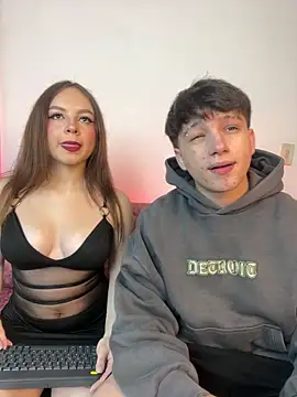 Valen-and-Thomas online show from April 19, 2026, 9:06 pm