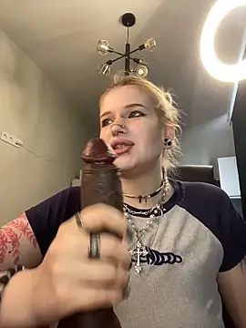 DriveThruCiri online show from May 6, 2026, 7:45 am