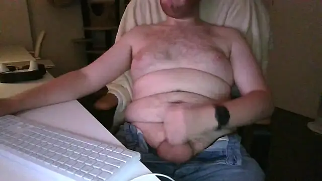 Snapshot of richard9718 chatting on May 15, 2026, 11:47 pm richard9718 online show from May 15, 2026, 11:47 pm