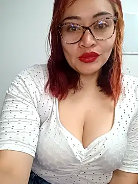 Snapshot of Amaranta-Luque chatting on May 2, 2026, 7:19 pm Amaranta-Luque online show from May 2, 2026, 7:19 pm