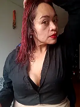 Snapshot of Amaranta-Luque chatting on April 27, 2026, 3:54 pm Amaranta-Luque online show from April 27, 2026, 3:54 pm