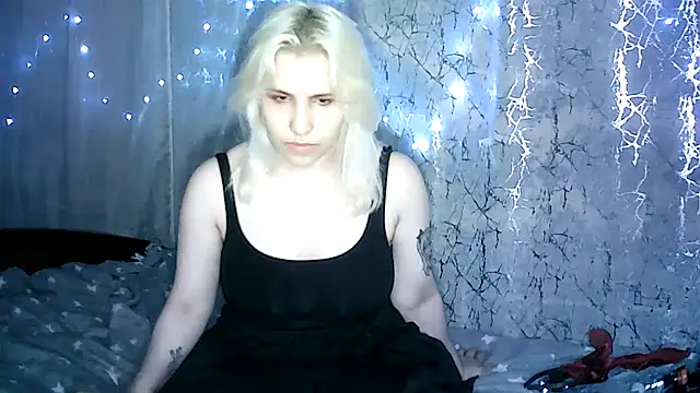 Miiro00 online show from May 8, 2026, 3:05 pm