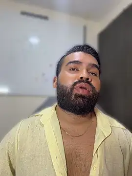 LucaLaurent online show from April 20, 2026, 2:25 am