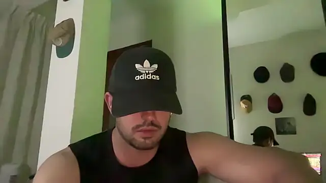 MathiasBellucci online show from April 21, 2026, 11:22 pm