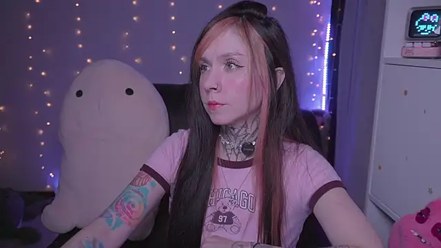 Snapshot of -VKatt chatting on June 8, 2026, 5:02 pm -VKatt online show from June 8, 2026, 5:02 pm