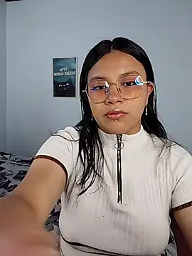 Snapshot of _Juno chatting on July 7, 2026, 4:54 pm Juno online show from July 7, 2026, 4:54 pm