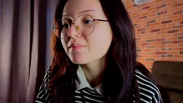 VelrixaThorne online show from April 25, 2026, 6:38 am