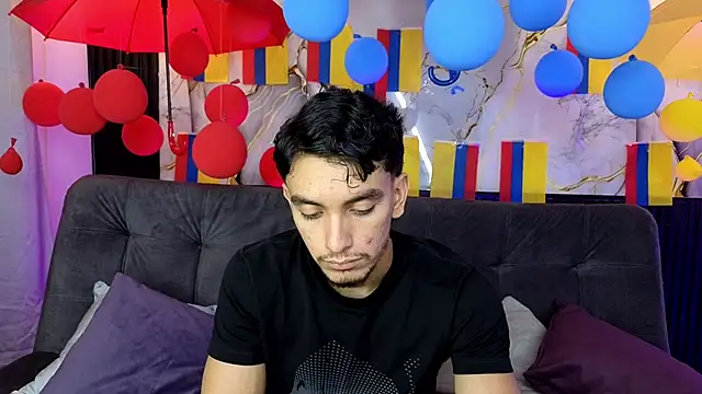 Snapshot of dante_18cm_ chatting on July 2, 2026, 12:33 am dante 18cm online show from July 2, 2026, 12:33 am