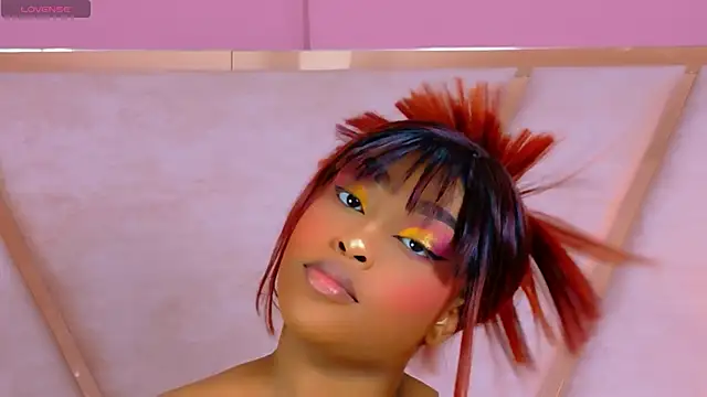 Snapshot of TiannahGlow chatting on April 29, 2026, 12:42 pm TiannahGlow online show from April 29, 2026, 12:42 pm