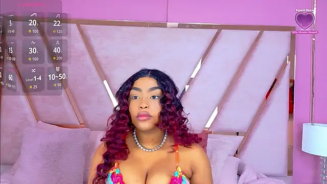Snapshot of TiannahGlow chatting on May 27, 2026, 12:45 pm TiannahGlow online show from May 27, 2026, 12:45 pm
