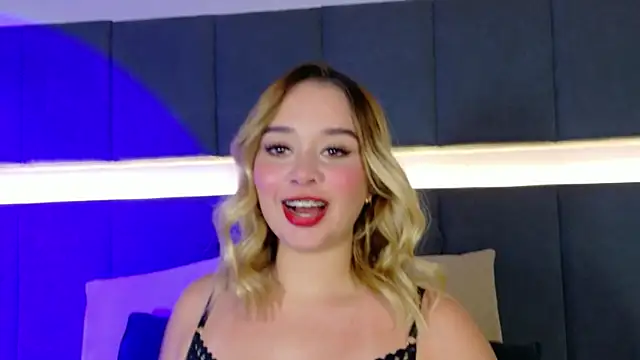 Sofia pamela  online show from May 19, 2026, 8:16 pm