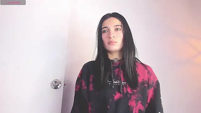MilaWhitte online show from July 17, 2026, 2:47 pm