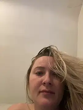 mamiiiiiiiiiiiiii online show from April 23, 2026, 11:06 pm