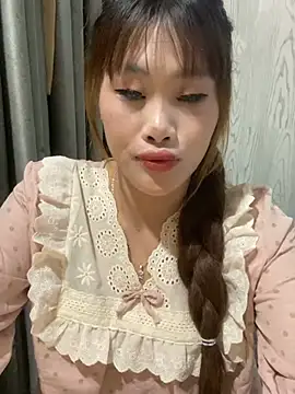 Snapshot of Ly-sexyy chatting on May 5, 2026, 2:14 am Ly-sexyy online show from May 5, 2026, 2:14 am