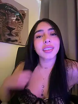 IsabellaNoir  online show from June 10, 2026, 10:11 pm