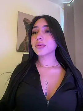 IsabellaNoir  online show from June 25, 2026, 6:35 pm