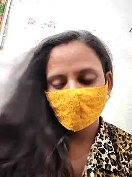 Snapshot of Cutie_Neetu chatting on May 27, 2026, 6:04 pm Cutie Neetu online show from May 27, 2026, 6:04 pm