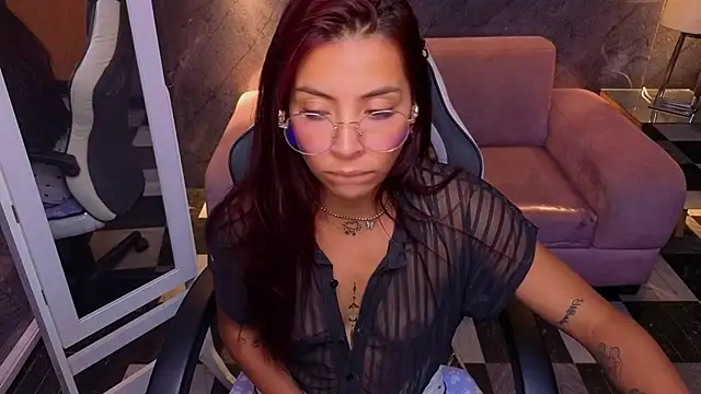 laurab91 online show from April 23, 2026, 9:05 am