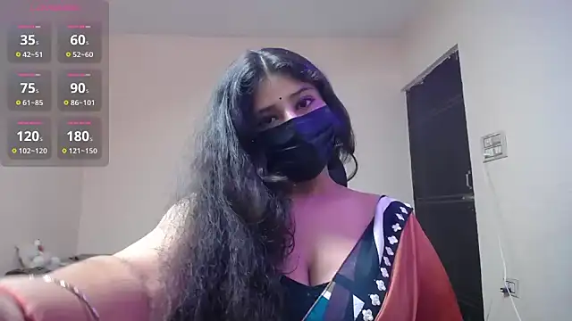-Queenie online show from June 11, 2026, 7:33 pm