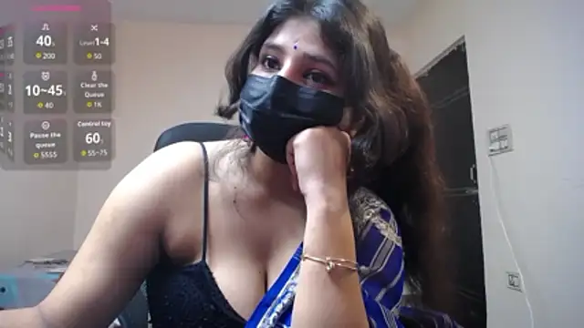 -Queenie online show from May 16, 2026, 7:24 pm