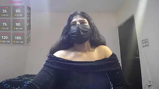 -Queenie online show from May 9, 2026, 6:33 pm