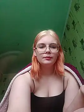 LoisFox online show from May 11, 2026, 4:36 am