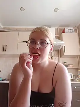 LoisFox online show from June 6, 2026, 6:51 am