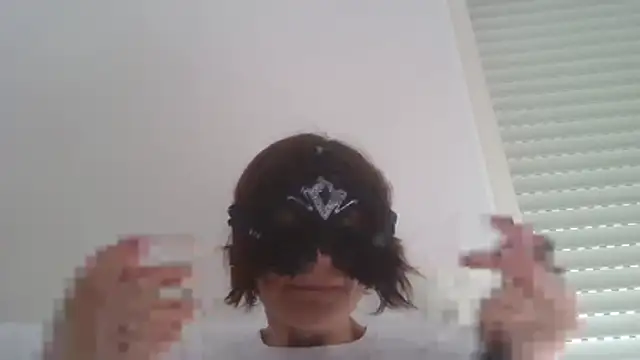 Snapshot of HelenTiAscolta chatting on June 7, 2026, 4:12 pm HelenTiAscolta online show from June 7, 2026, 4:12 pm