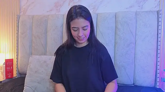 Snapshot of Alahia_Bloom chatting on June 3, 2026, 2:33 pm Alahia Bloom online show from June 3, 2026, 2:33 pm