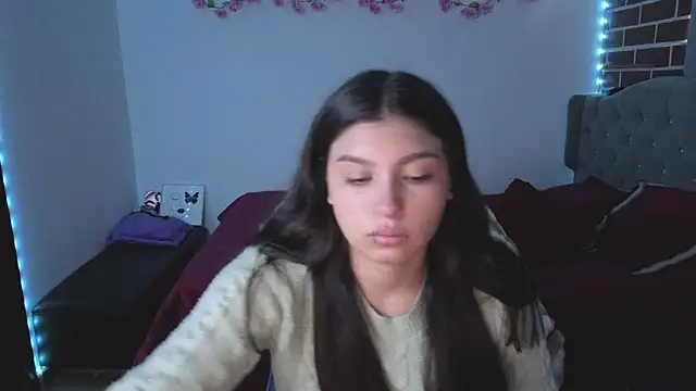 isabella monntolvo online show from May 20, 2026, 7:44 pm
