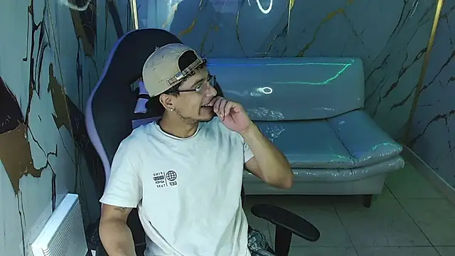 jbarto  online show from May 24, 2026, 3:56 pm