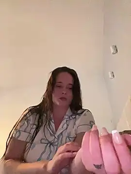 Snapshot of Poppylooloo chatting on May 26, 2026, 8:07 pm Poppylooloo online show from May 26, 2026, 8:07 pm
