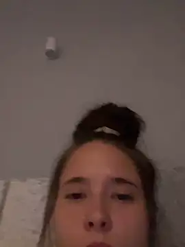 Snapshot of Poppylooloo chatting on June 1, 2026, 7:02 pm Poppylooloo online show from June 1, 2026, 7:02 pm