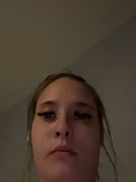 Poppylooloo online show from June 17, 2026, 7:02 pm