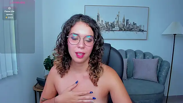 Snapshot of sienna_luxor chatting on June 6, 2026, 7:19 pm sienna luxor online show from June 6, 2026, 7:19 pm