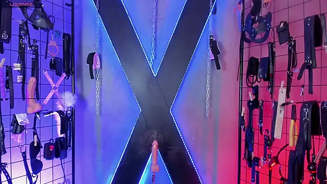 IzobethAri BDSM online show from May 10, 2026, 3:10 am