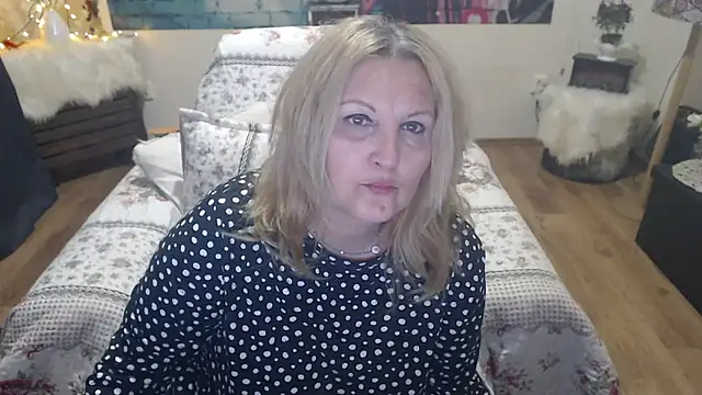 Snapshot of Divineblond chatting on March 21, 2025, 8:50 pm Divineblond online show from March 21, 2025, 8:50 pm