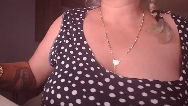 Snapshot of Divineblond chatting on September 12, 2025, 12:11 am Divineblond online show from September 12, 2025, 12:11 am