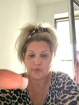 Divineblond online show from October 8, 2025, 11:45 am