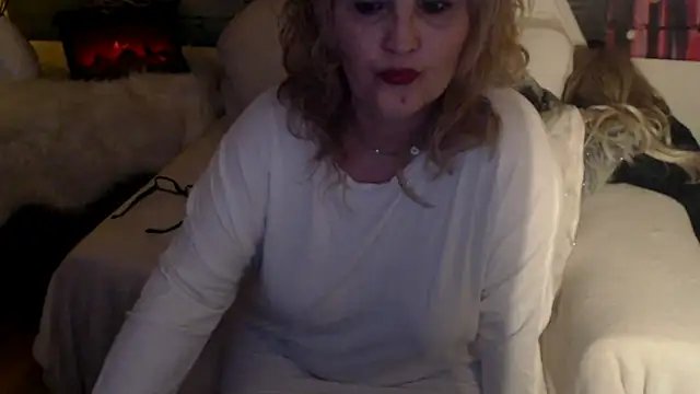 Snapshot of Divineblond chatting on March 11, 2025, 11:26 pm Divineblond online show from March 11, 2025, 11:26 pm