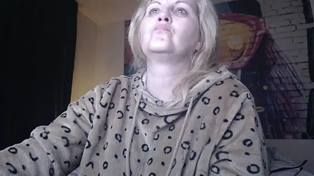 Snapshot of Divineblond chatting on March 22, 2025, 2:27 am Divineblond online show from March 22, 2025, 2:27 am