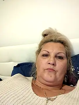 Divineblond online show from November 28, 2025, 7:36 pm