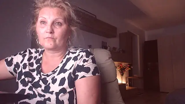 Snapshot of Divineblond chatting on September 18, 2025, 10:46 pm Divineblond online show from September 18, 2025, 10:46 pm
