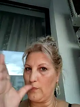 Snapshot of Divineblond chatting on September 14, 2025, 4:40 pm Divineblond online show from September 14, 2025, 4:40 pm