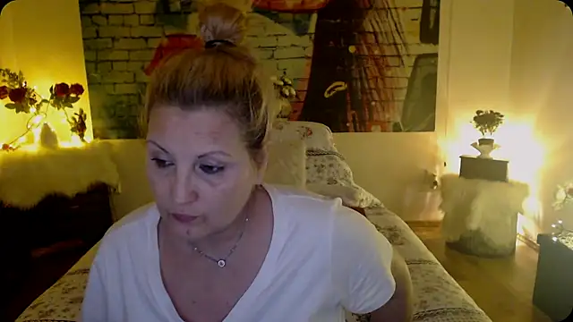 Snapshot of Divineblond chatting on March 17, 2025, 11:13 pm Divineblond online show from March 17, 2025, 11:13 pm