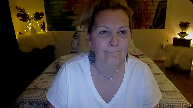 Snapshot of Divineblond chatting on March 17, 2025, 6:00 pm Divineblond online show from March 17, 2025, 6:00 pm