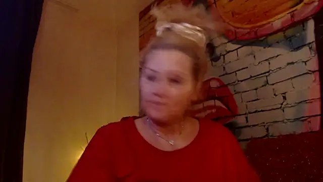 Snapshot of Divineblond chatting on March 2, 2025, 7:30 pm Divineblond online show from March 2, 2025, 7:30 pm