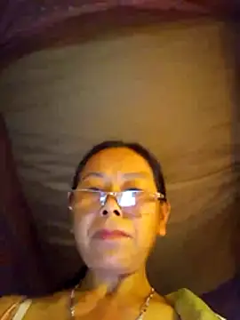 Snapshot of Ari-Na9 chatting on May 4, 2026, 8:44 pm Ari-Na9 online show from May 4, 2026, 8:44 pm