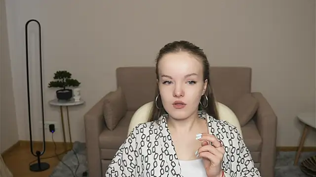 DinaLasenby online show from April 23, 2026, 7:48 am