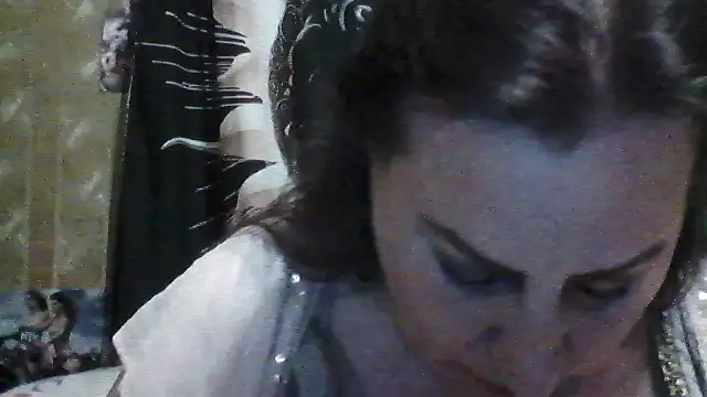Snapshot of LoaqLovew chatting on May 17, 2026, 6:52 pm LoaqLovew online show from May 17, 2026, 6:52 pm